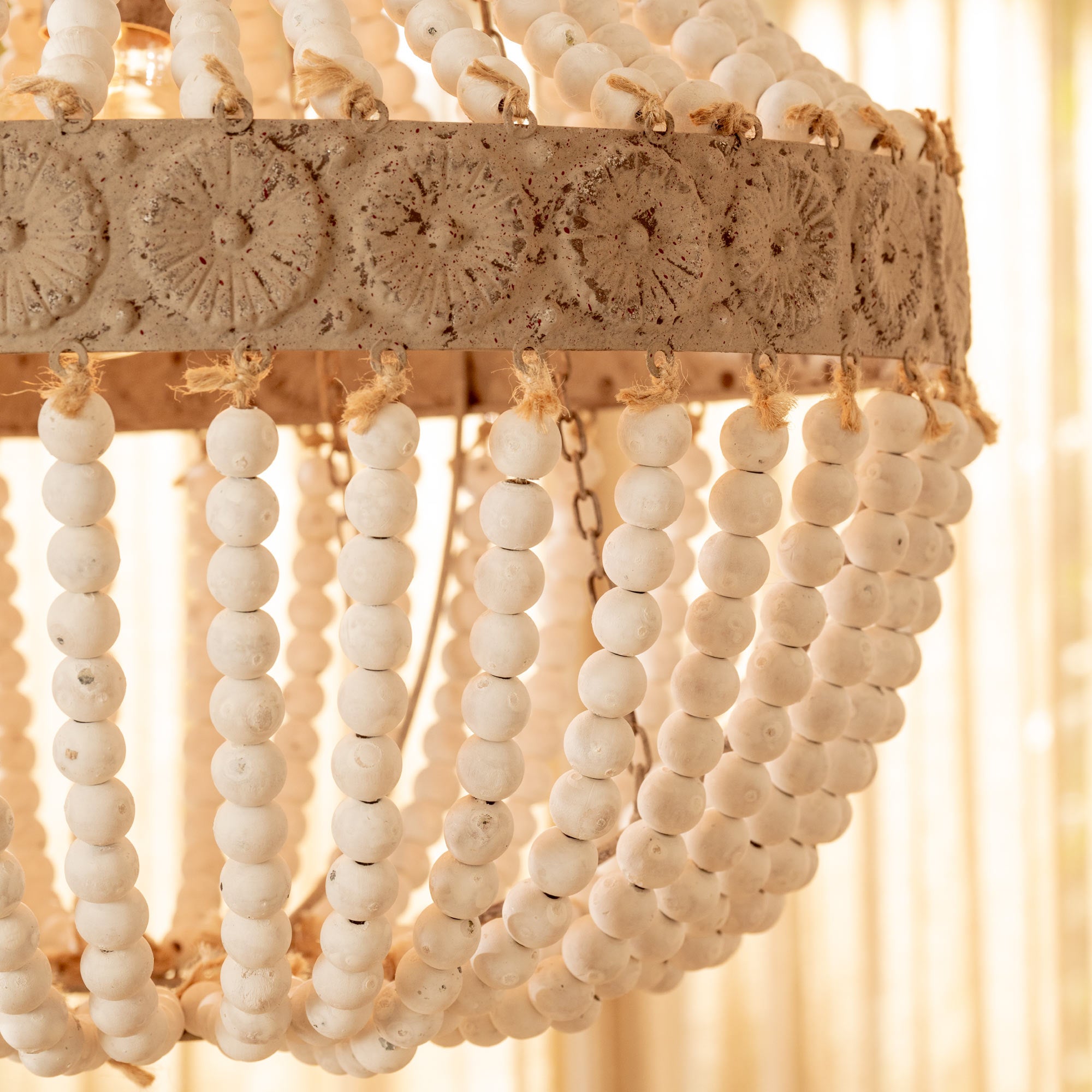 Lámpara Wood Bead Chandelier
