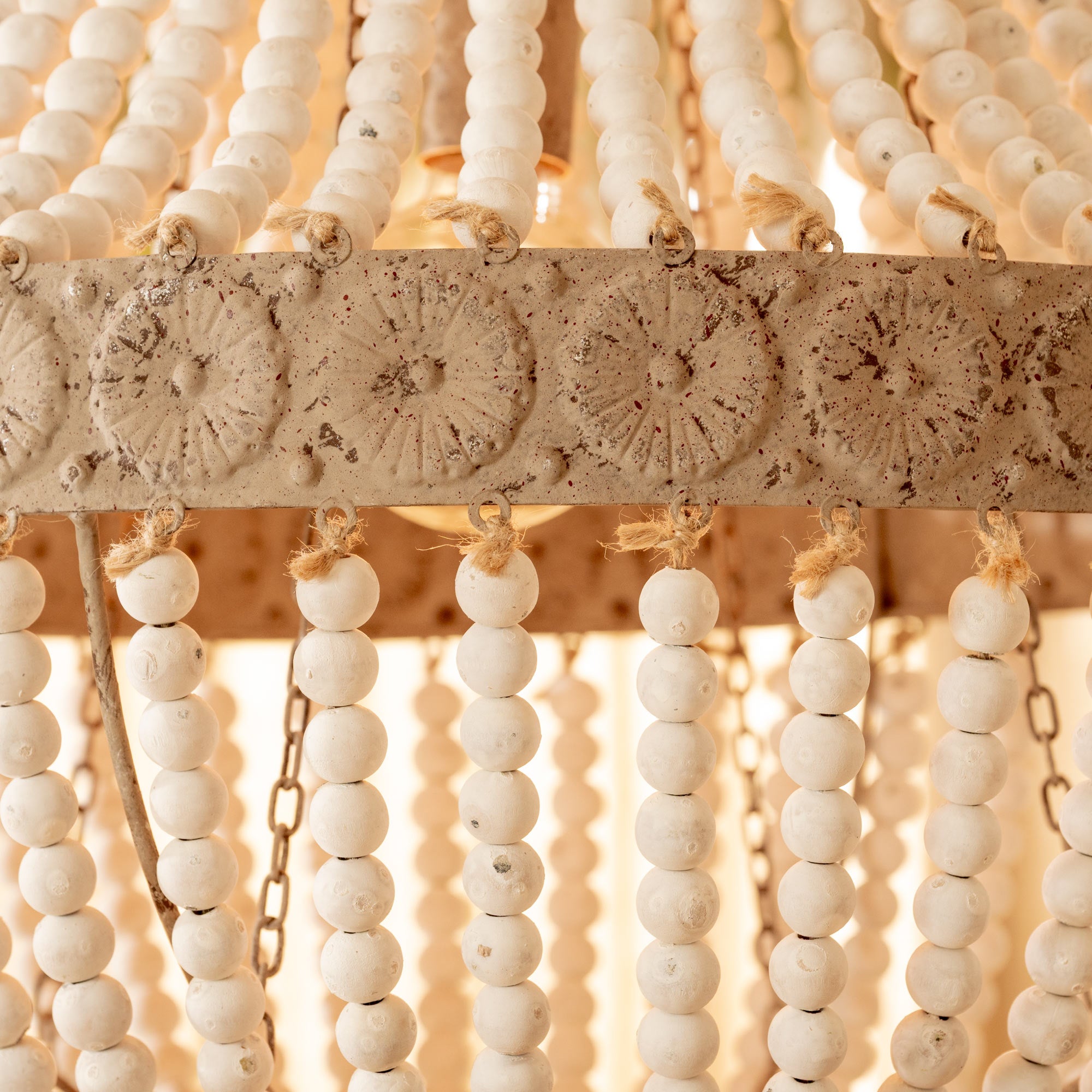 Lámpara Wood Bead Chandelier