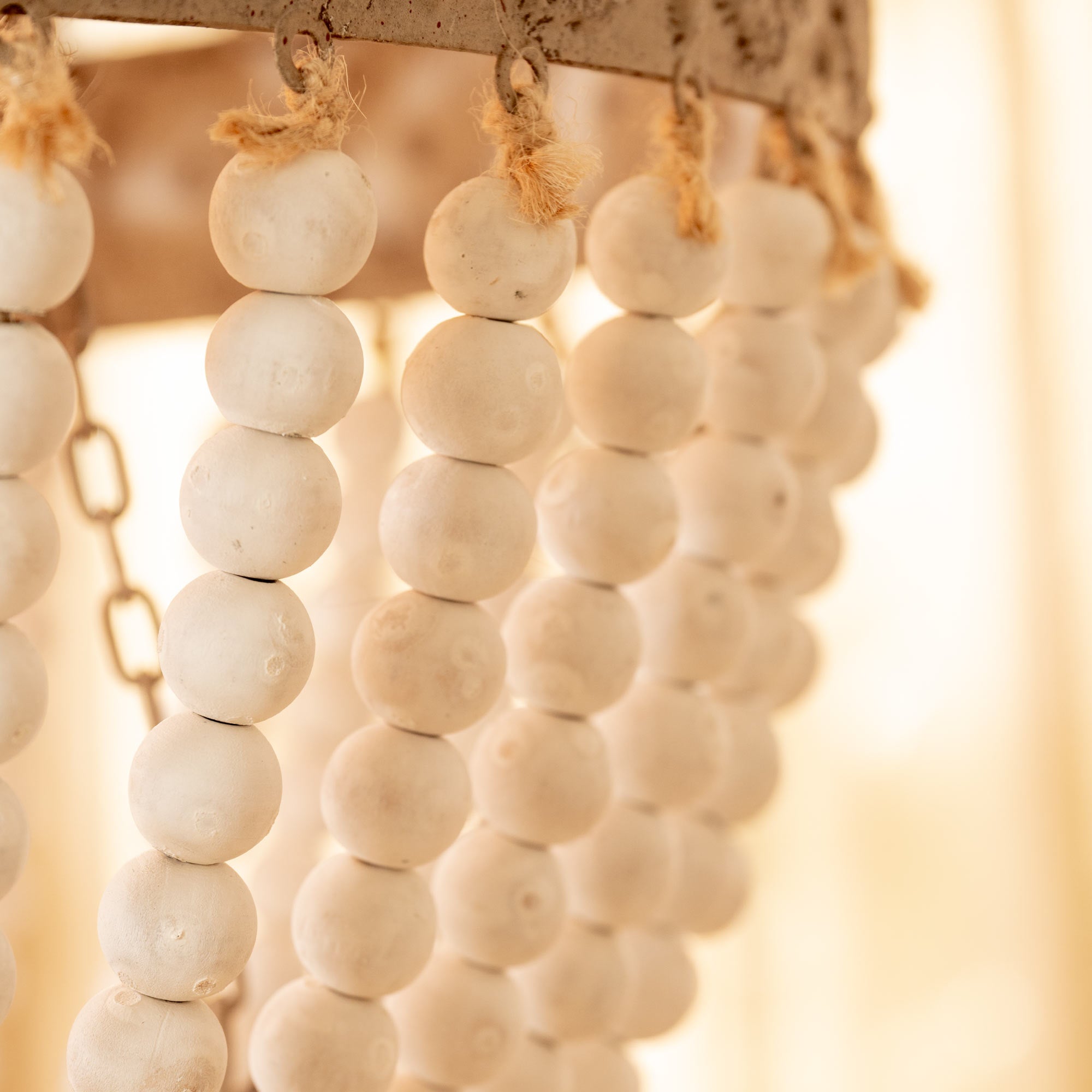 Lámpara Wood Bead Chandelier