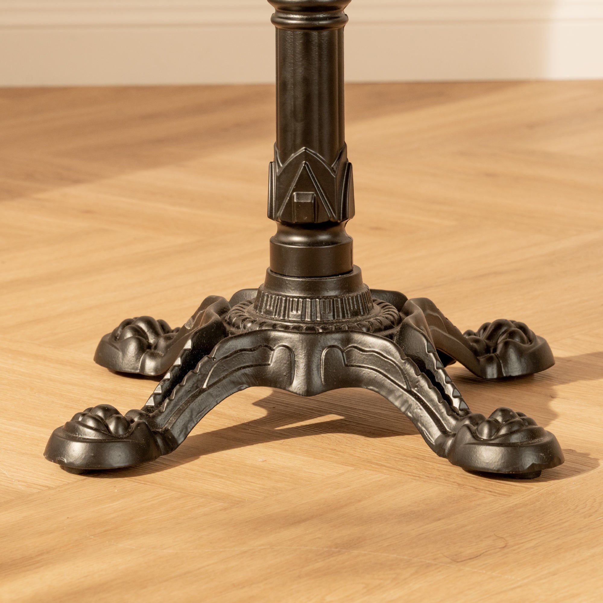 Mesa de Comedor Redonda Amelí Negra- Madera