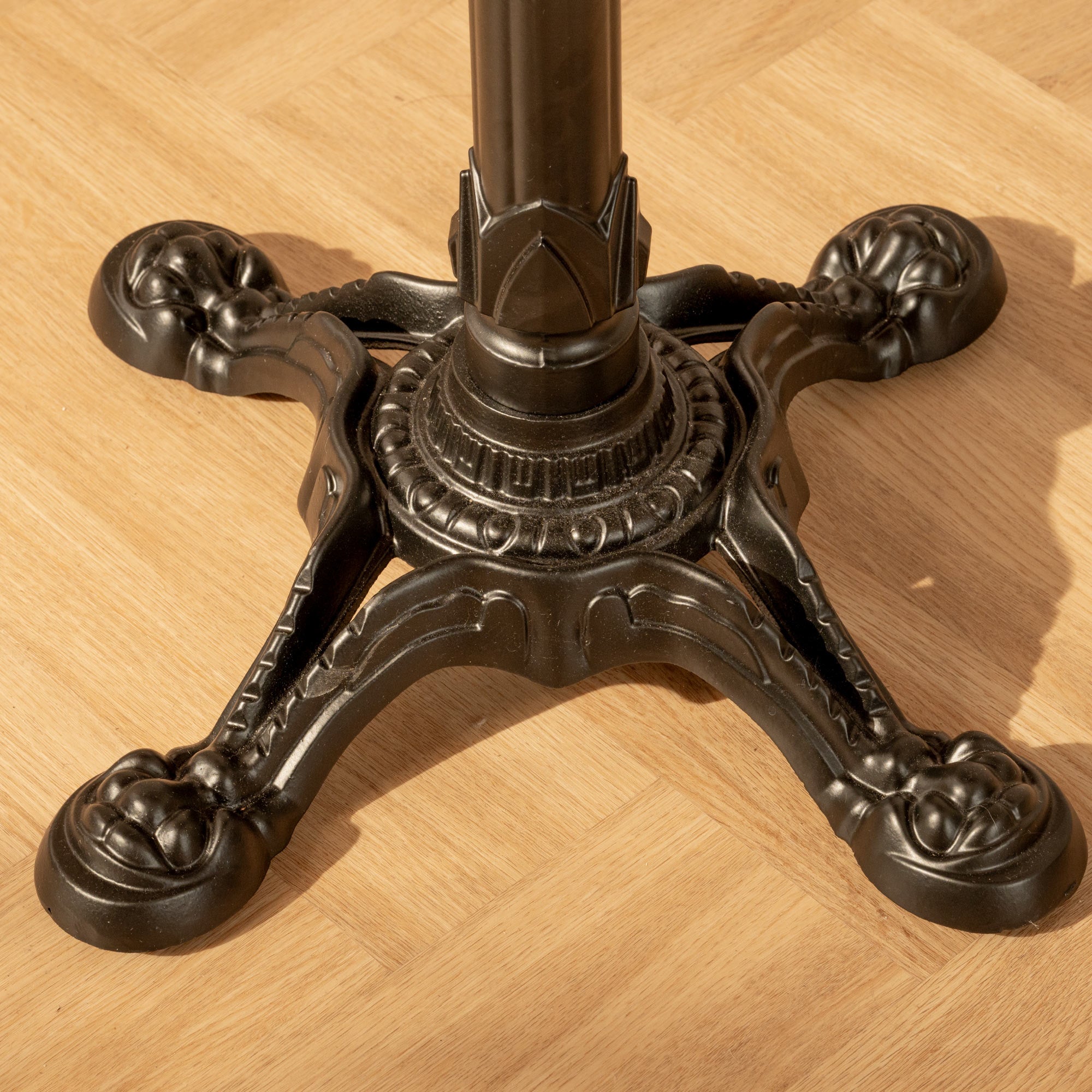 Mesa de Comedor Redonda Amelí Negra- Madera