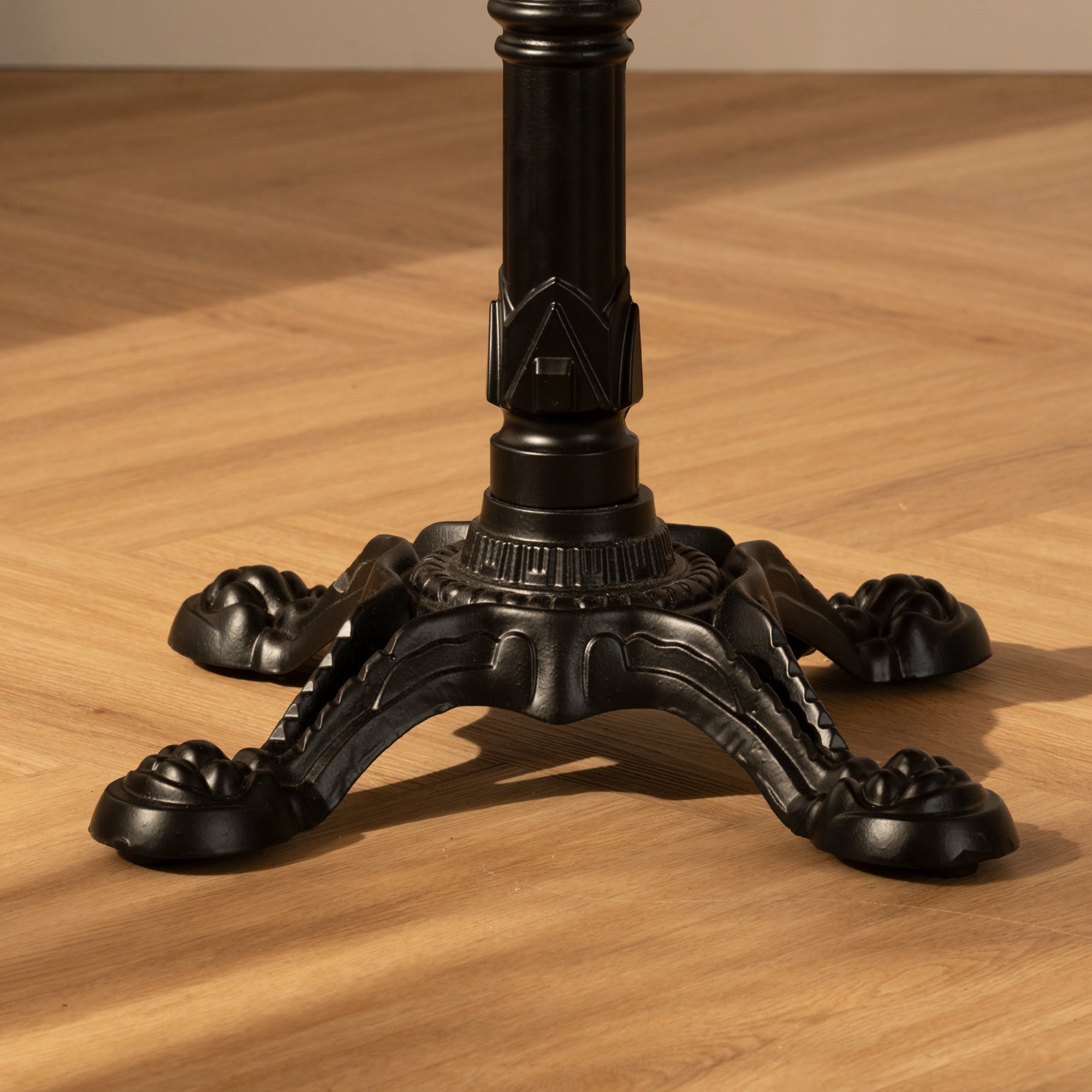 Mesa de Comedor Auxiliar Amelí Redonda Negra
