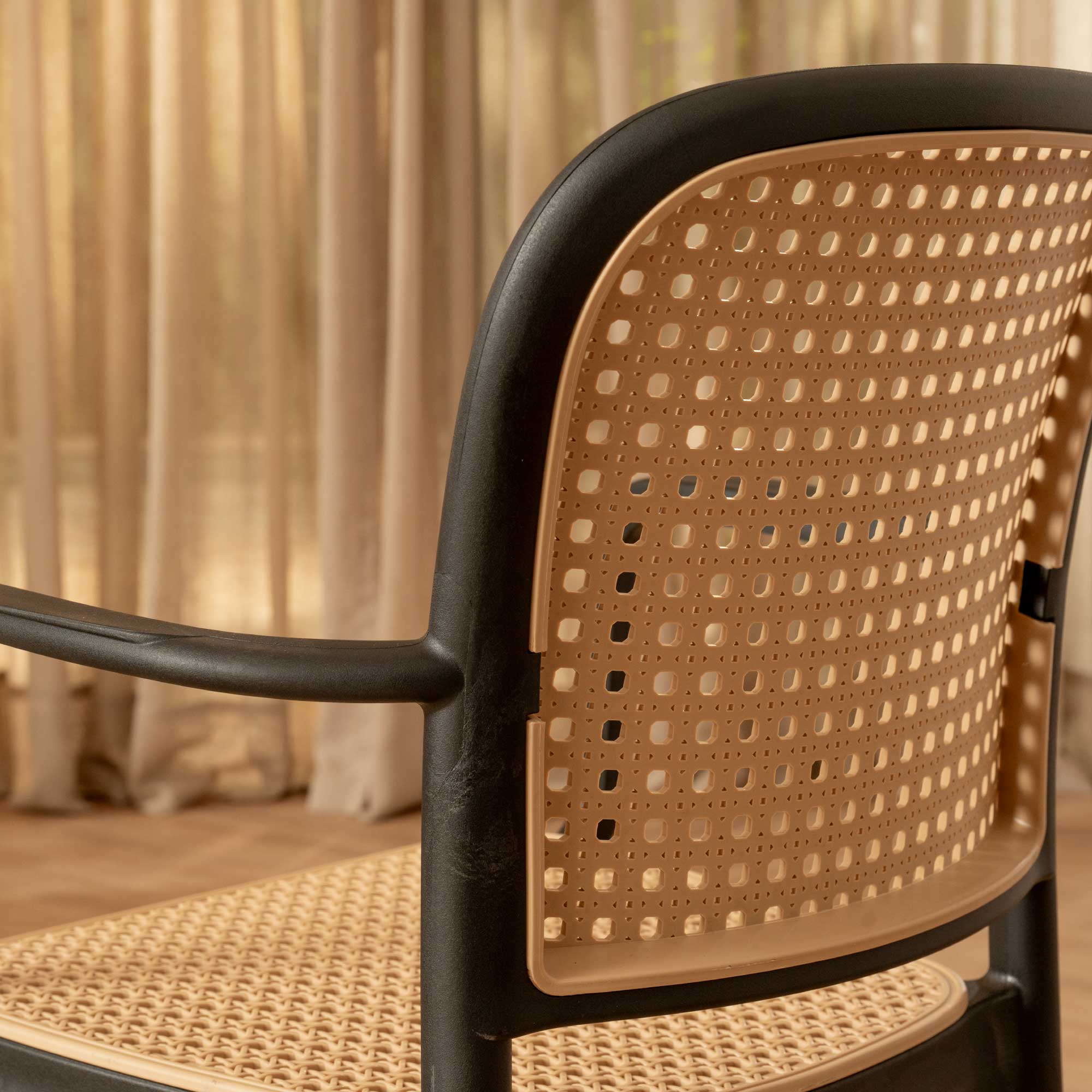 Silla Aire Apilable Negra