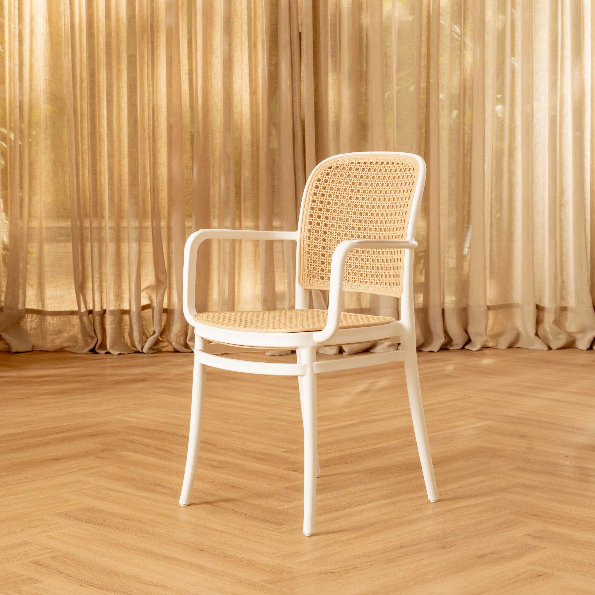 Silla Aire Apilable Blanca Con Brazos