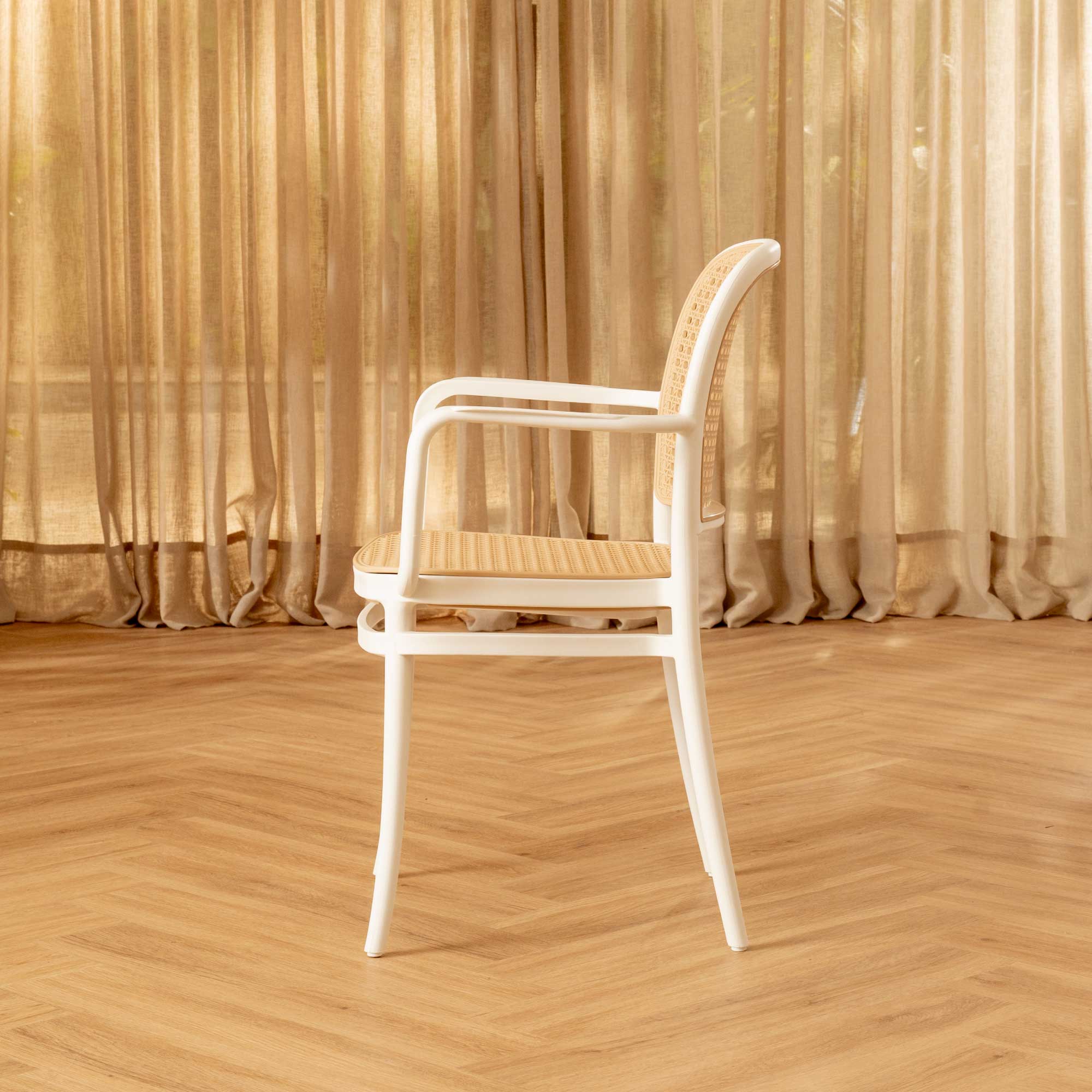 Silla Aire Apilable Blanca Con Brazos