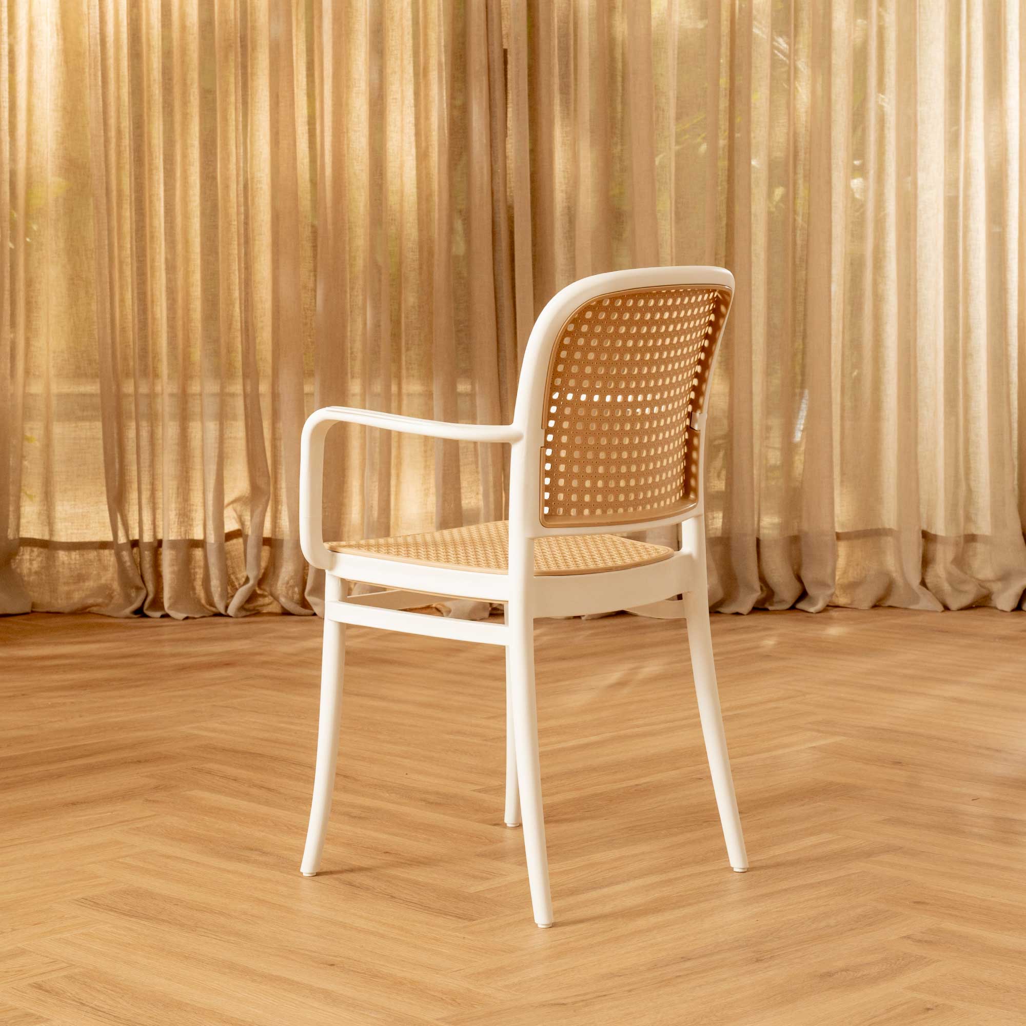 Silla Aire Apilable Blanca Con Brazos