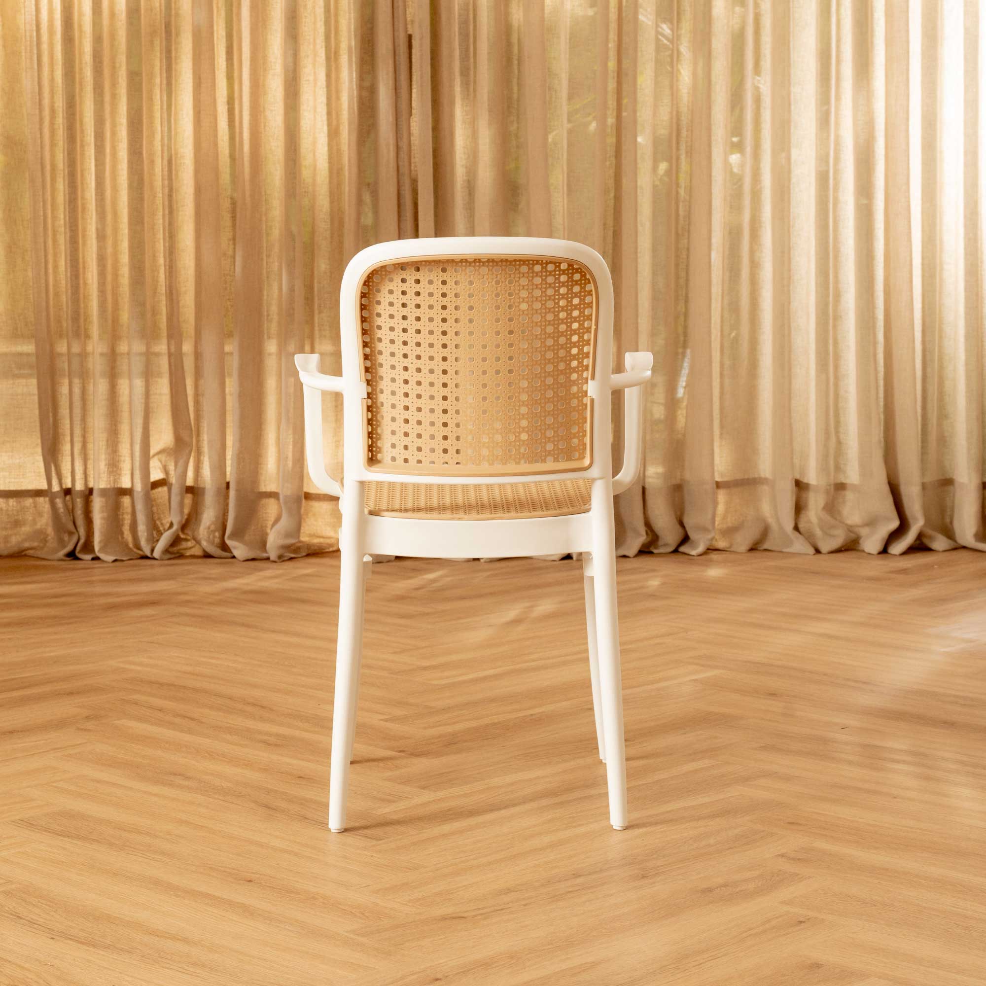 Silla Aire Apilable Blanca Con Brazos