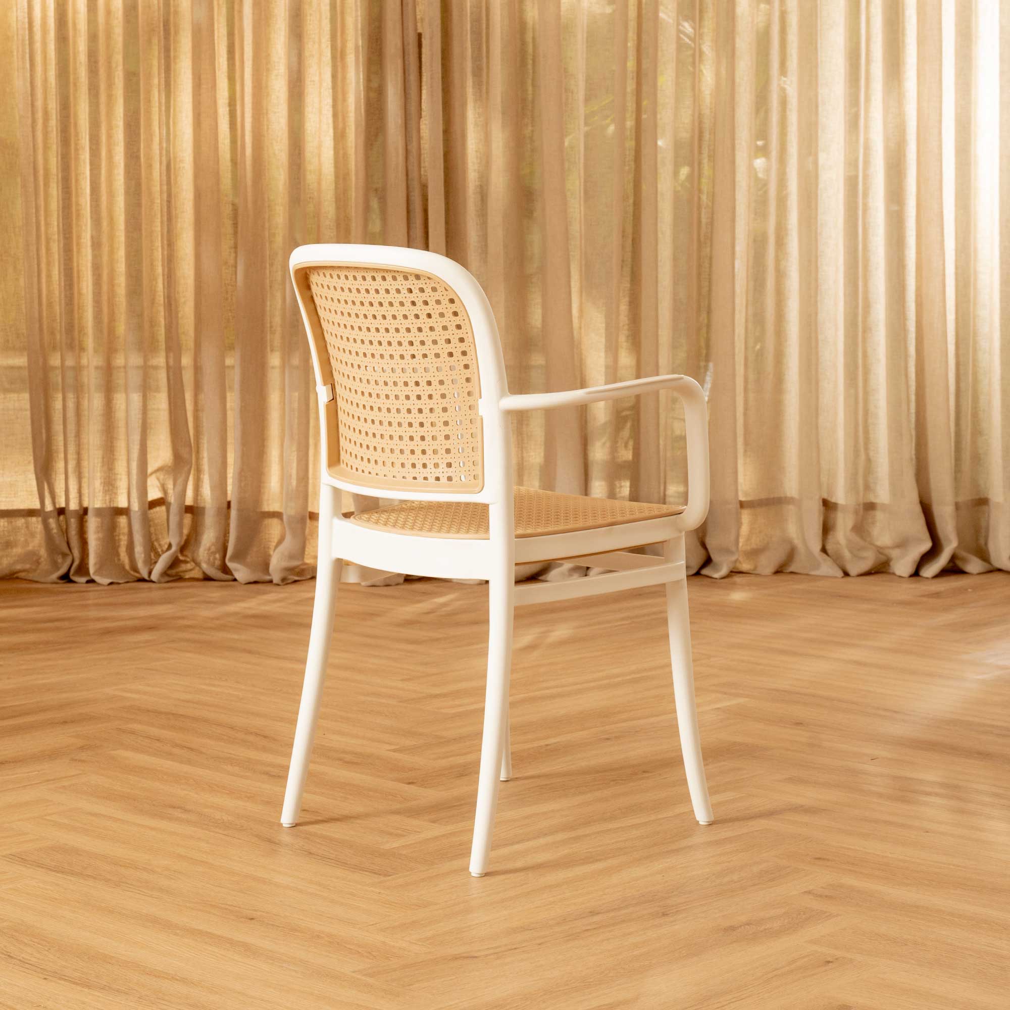 Silla Aire Apilable Blanca Con Brazos