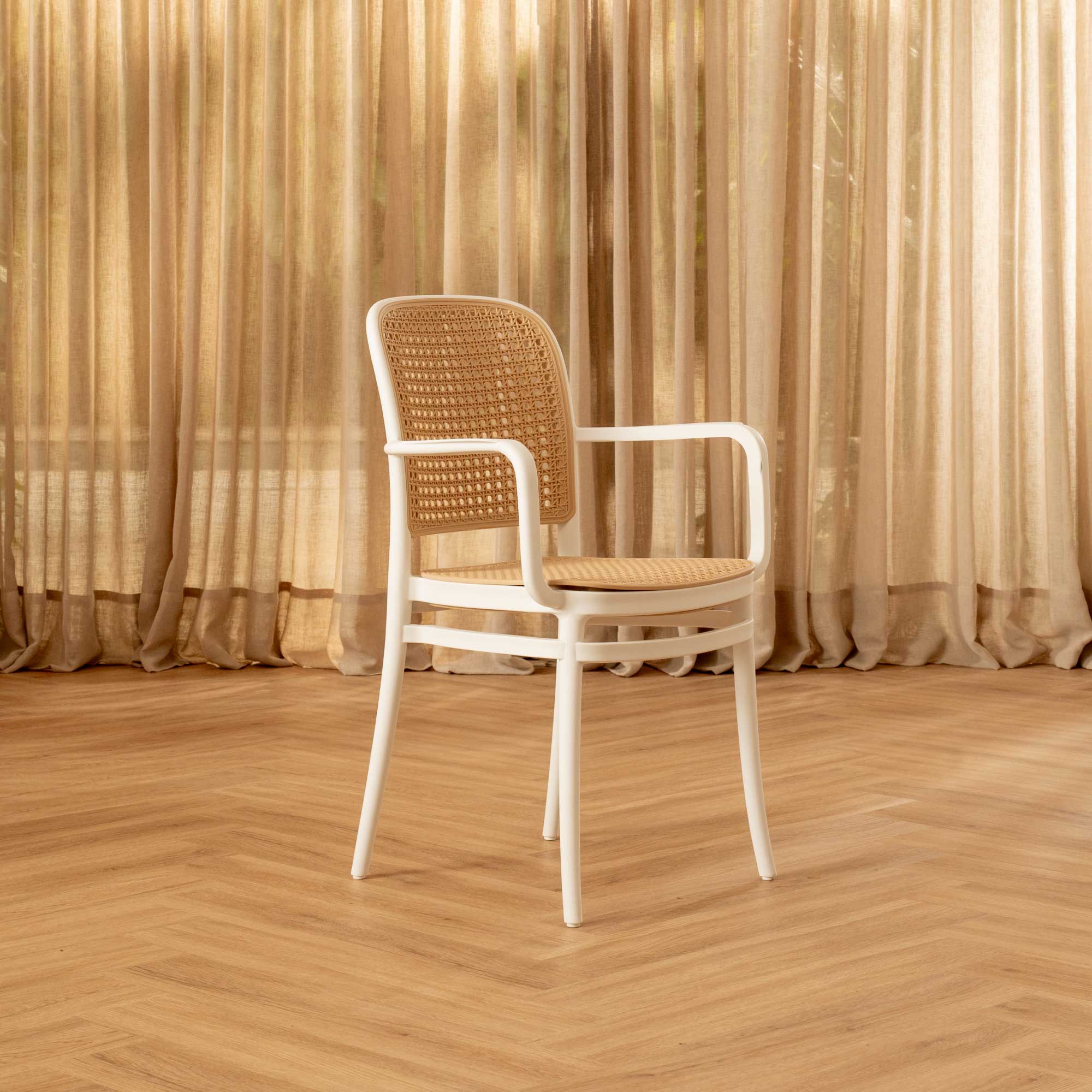 Silla Aire Apilable Blanca Con Brazos