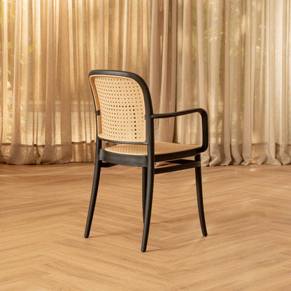 Silla Aire Apilable Negra Con Brazos