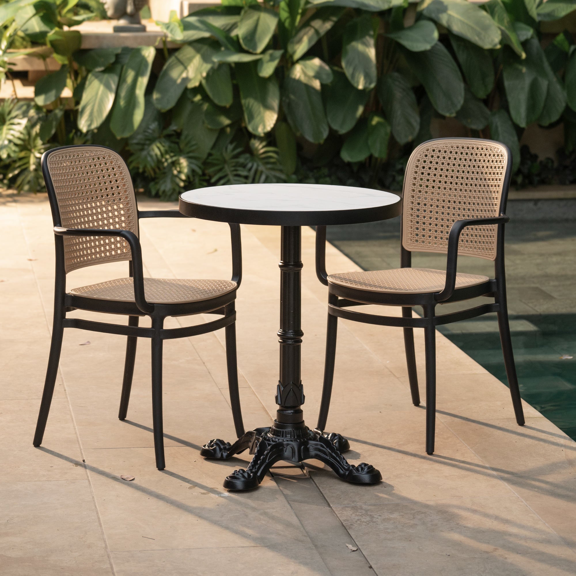 Silla Aire Apilable Negra Con Brazos